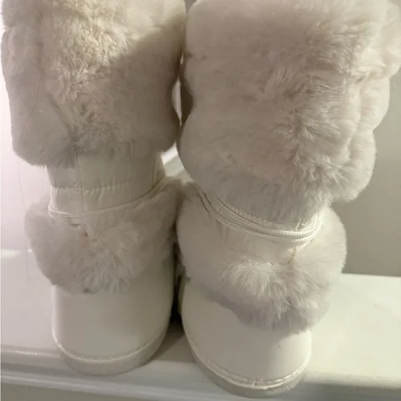 Forever 21 Hello Kitty White Faux Fur Boots Women’s Size 8 Pink Bow - Picture 4 of 9